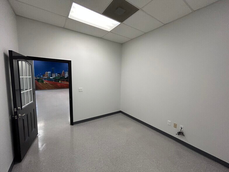 More Photos Of 7265 W 43rd St, Houston Warehouse For Lease
