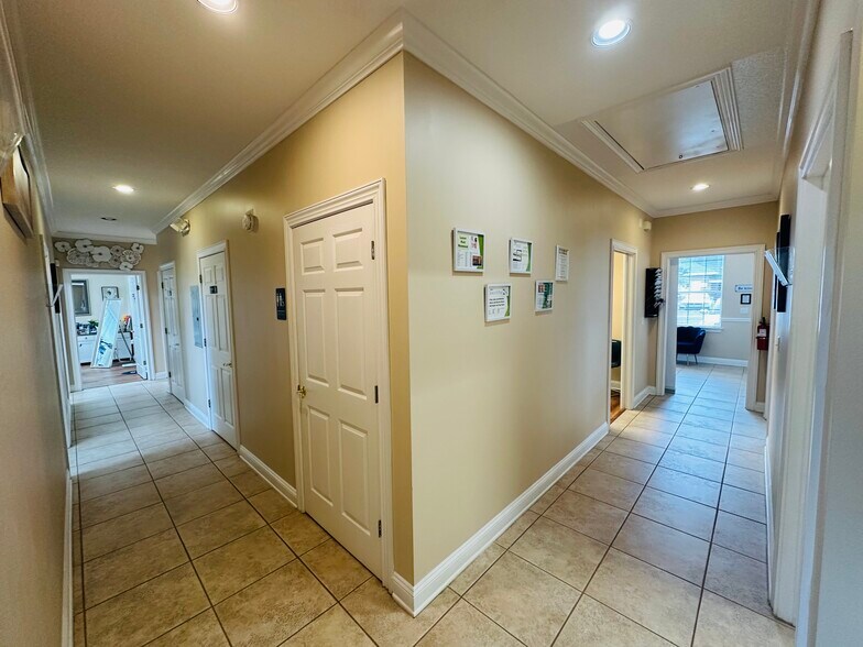 More Photos Of 305 Kingsley Lake Dr, Saint Augustine Medical For Lease