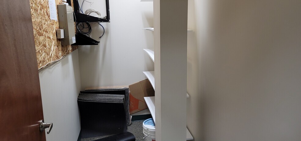 More Photos Of 131 New Rd, Parsippany Storefront For Lease