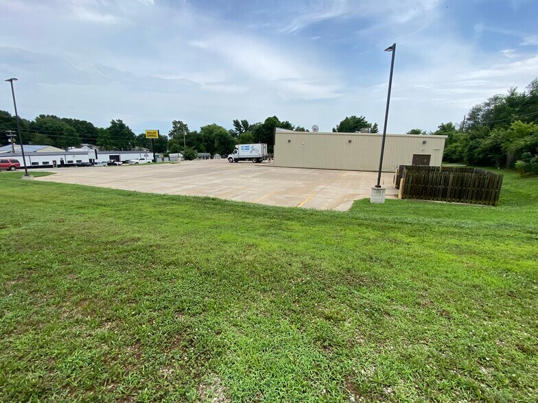 More Photos Of 215 S Washington Ave, Walnut Grove Restaurant For Sale