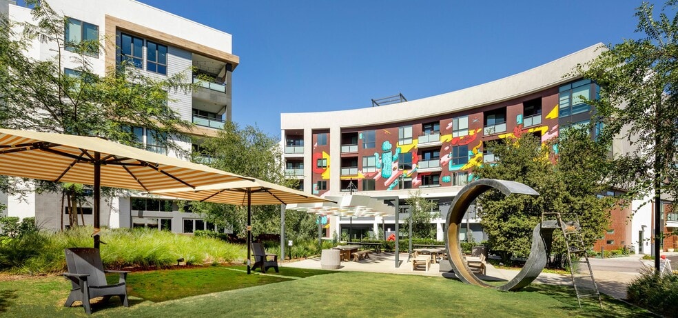 More Photos Of 1951 E Dyer Rd, Santa Ana Apartments For Lease