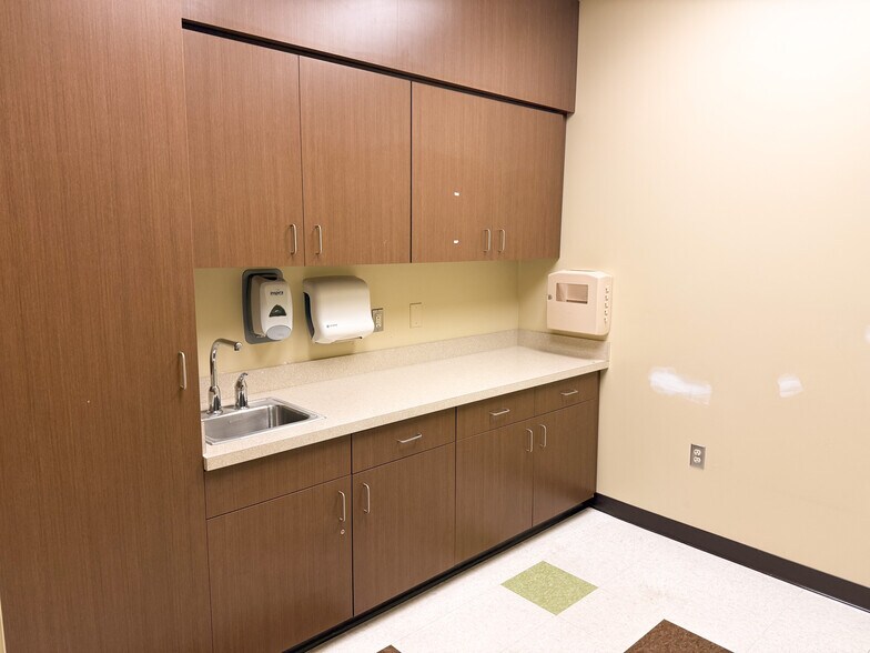 More Photos Of 101 Lexington Rd, Woolwich Office For Lease