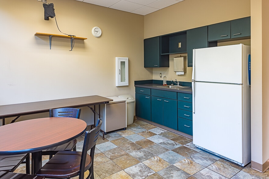 More Photos Of 1708 N Eastman Rd, Kingsport Bank For Sale