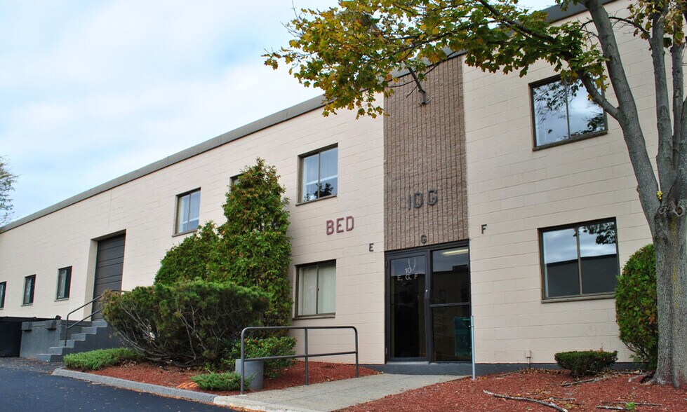 More Photos Of 10 Roessler Rd, Woburn Research And Development For Lease