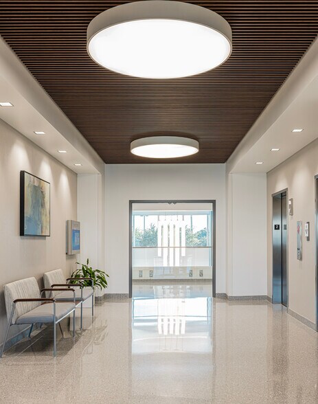 More Photos Of 515 W Mayfield Rd, Arlington Medical For Lease