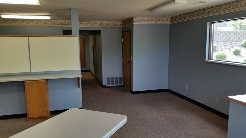 More Photos Of 402 Red River Ave N, Cold Spring Office For Lease
