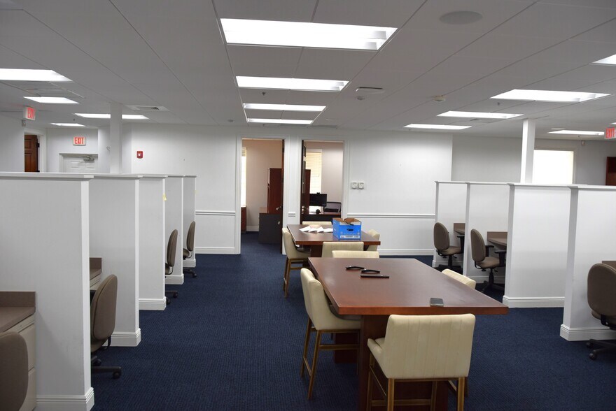 More Photos Of 11811 US Highway 1, North Palm Beach General Retail For Lease