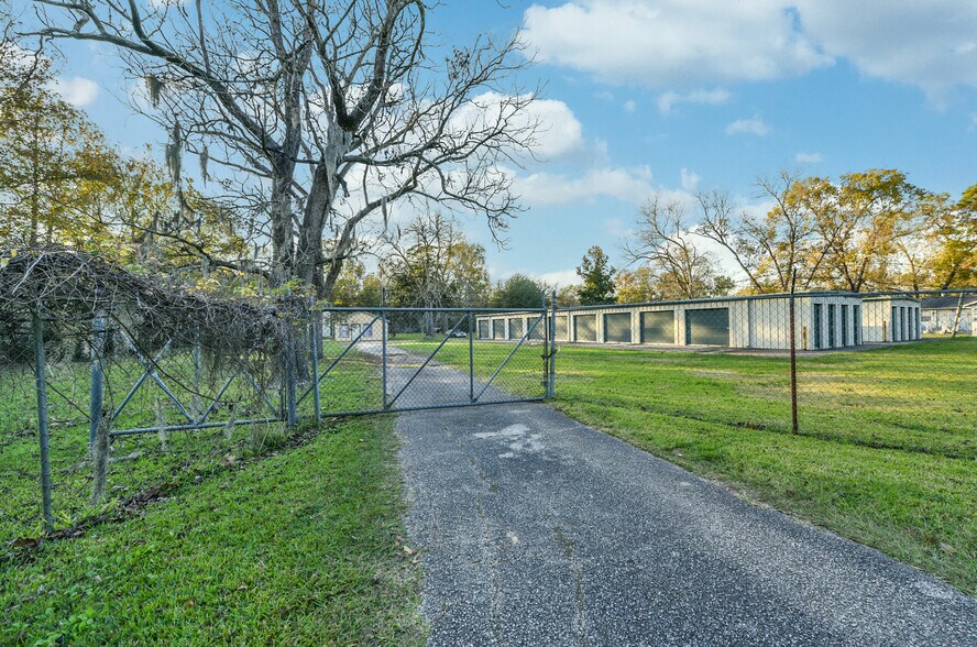 More Photos Of 1609 Lakeland Dr, Liberty Self Storage For Sale
