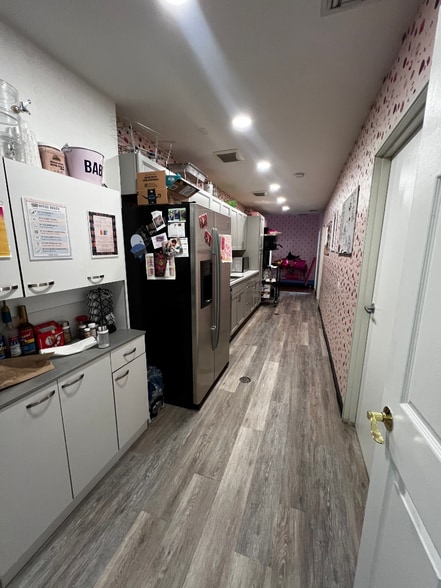 More Photos Of 2205 N Hollywood Way, Burbank Service For Lease