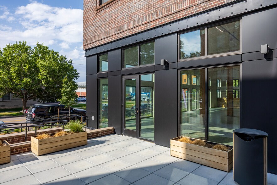 More Photos Of 2480 Arapahoe St, Denver Apartments For Lease