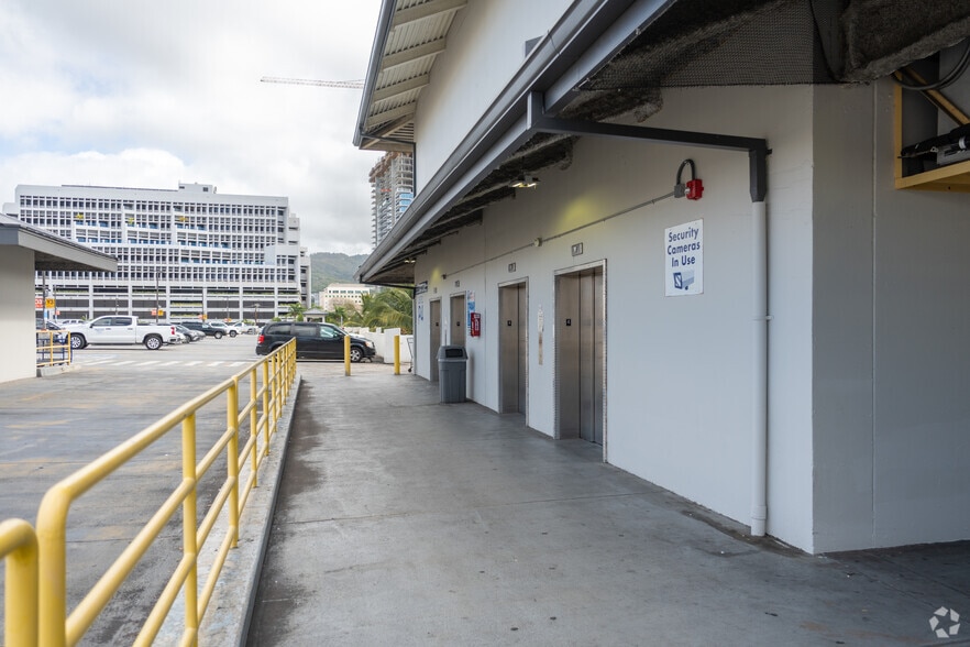 More Photos Of 700 Keeaumoku St, Honolulu Freestanding For Lease