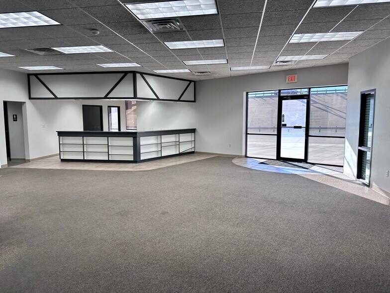 More Photos Of 4809 W Loop 289, Lubbock Warehouse For Lease