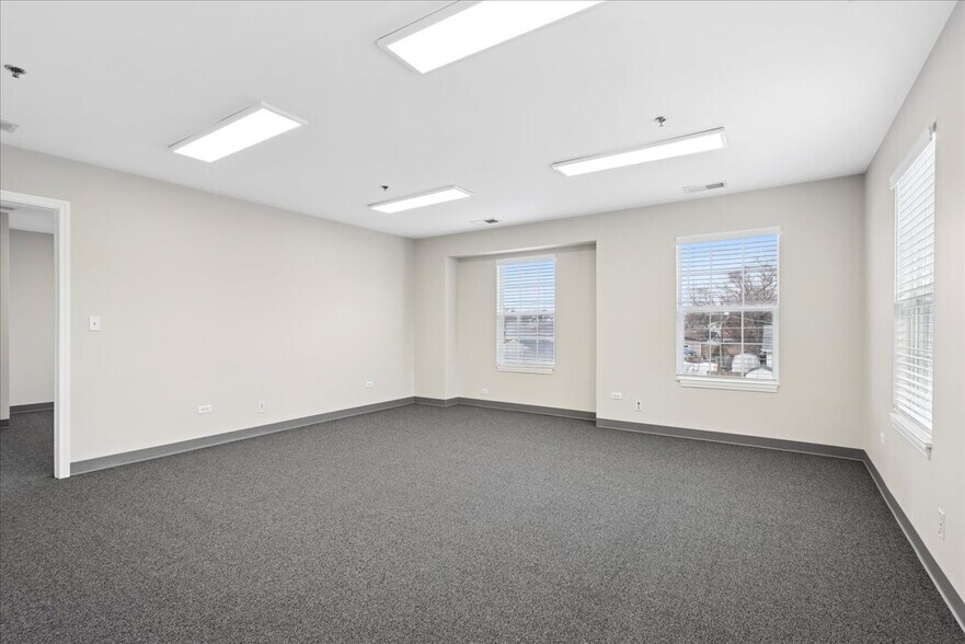 More Photos Of 27W130 Roosevelt Rd, Winfield Office For Lease