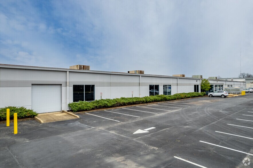 More Photos Of 1725 Shelby Oaks Dr N, Memphis Flex For Lease