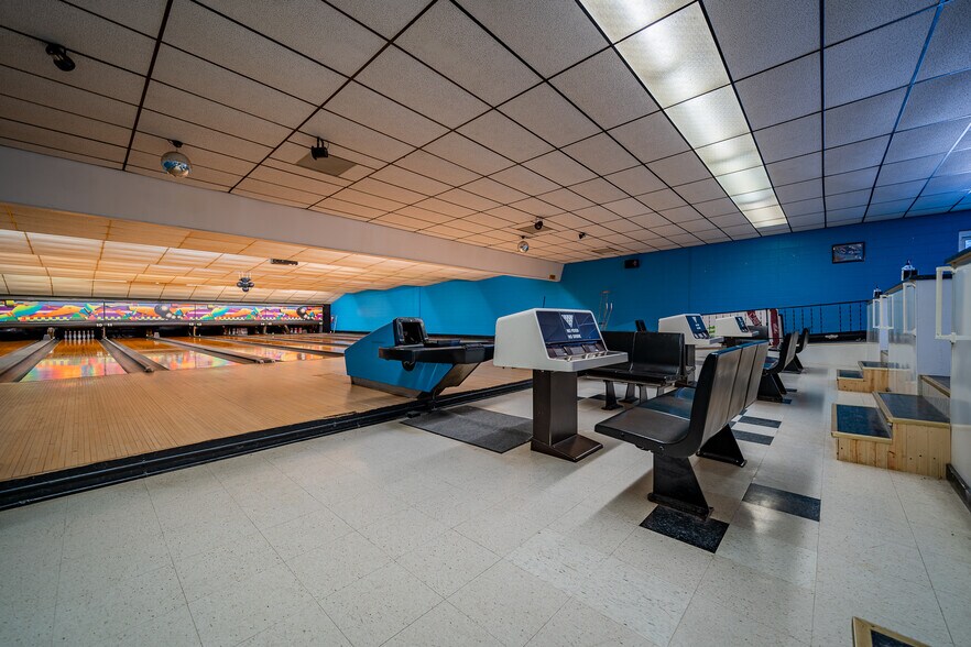 More Photos Of 675 Grant St, Winneconne Bowling Alley For Sale
