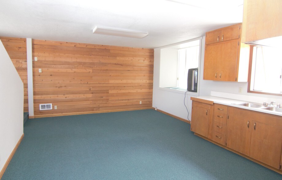 More Photos Of 1900 N 99 Hwy, Mcminnville Loft Creative Space For Lease