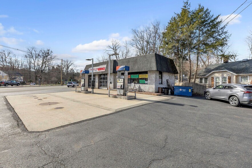 More Photos Of 467 Main St, Wilbraham Service Station For Sale