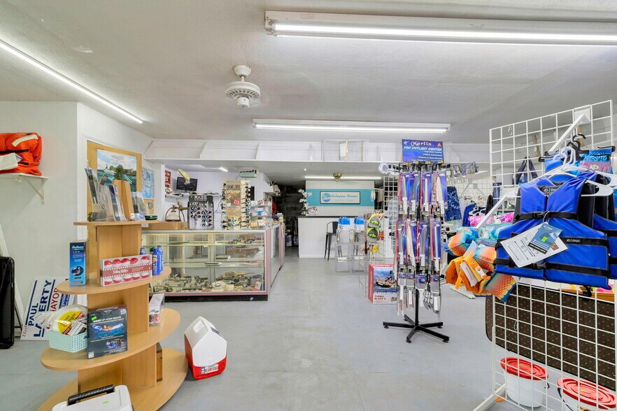 More Photos Of 13050 U.S. 190 hwy, Onalaska Freestanding For Sale