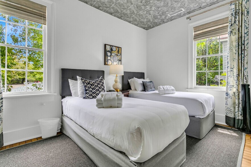 More Photos Of 184 Ashley Ave, Charleston Specialty For Sale