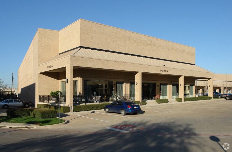 More Photos Of 1250 Slocum St, Dallas Showroom For Lease