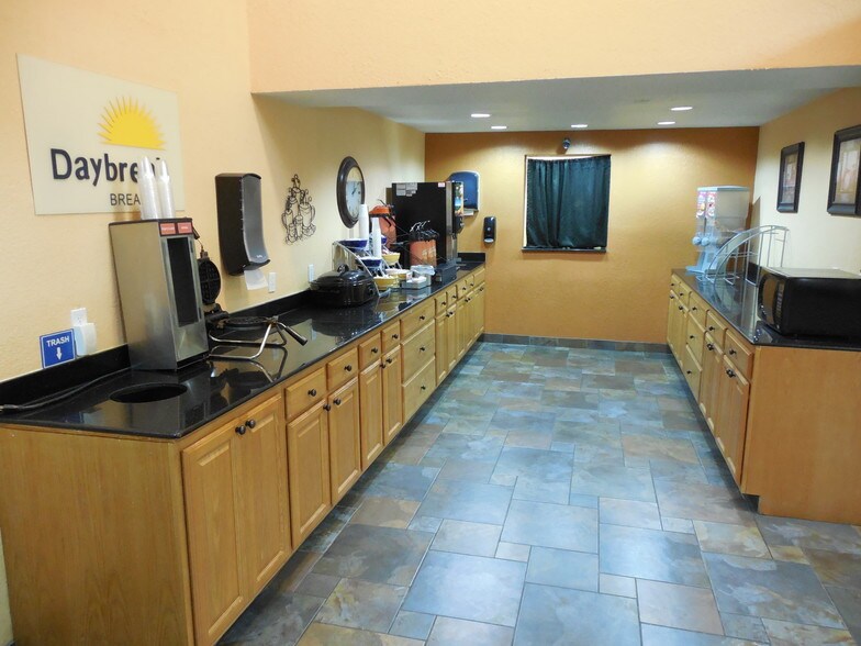 More Photos Of 3040 5th Ave S, Fort Dodge Hotel For Sale