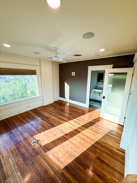 More Photos Of 1701 N Stanton St, El Paso Office For Sale