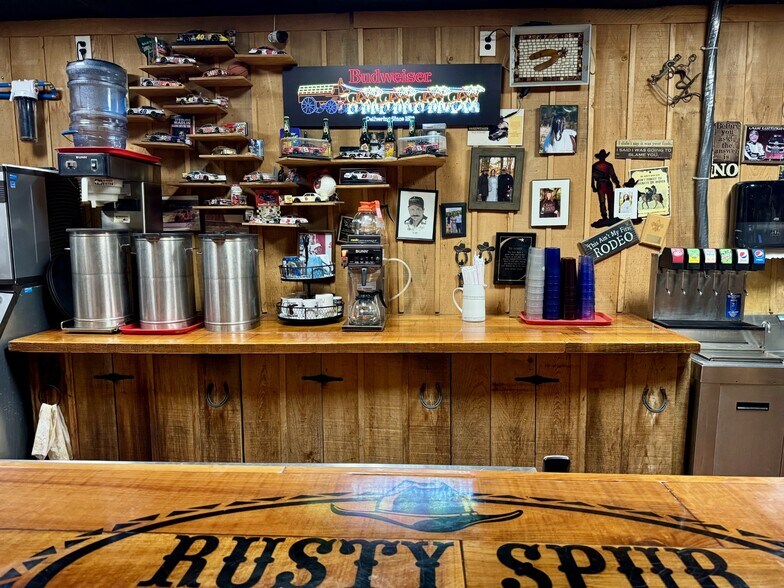 More Photos Of 601 N 1st St, Pulaski Restaurant For Sale