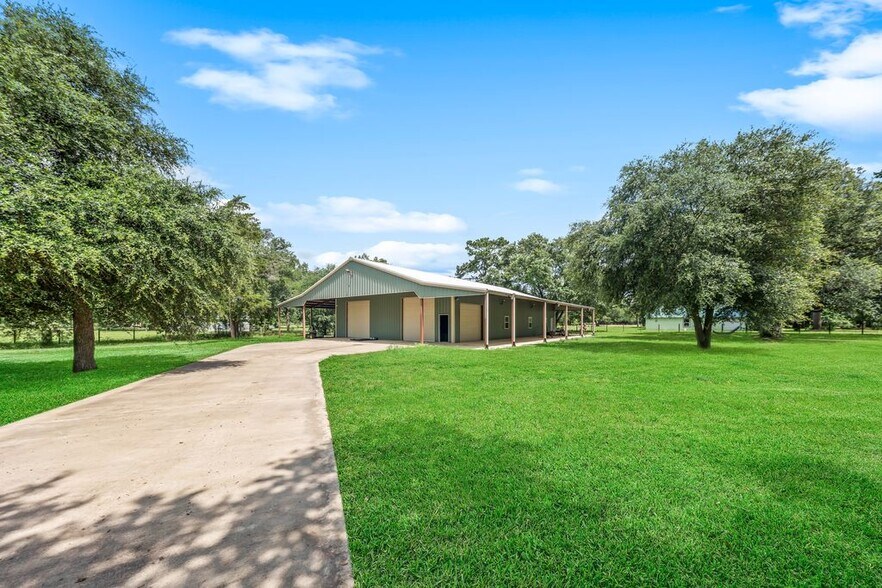 More Photos Of 32956 Londonderry Dr, Waller Warehouse For Sale