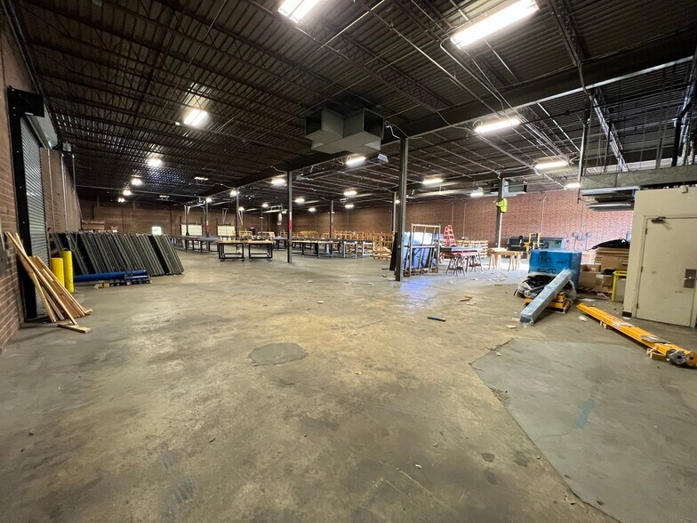 More Photos Of 2240-2250 Toomey Ave, Charlotte Warehouse For Sale