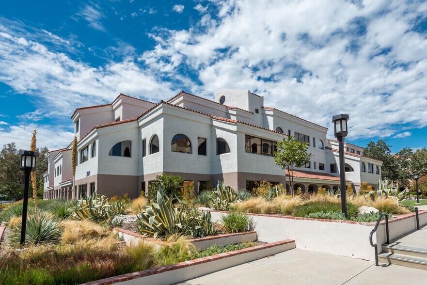 More Photos Of 2801 Townsgate Rd, Westlake Village Office For Lease