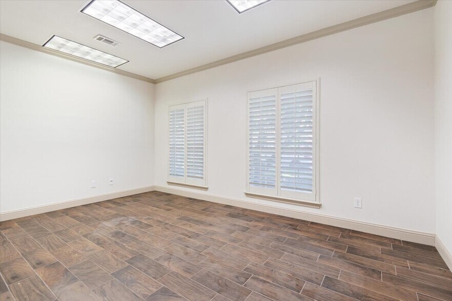 More Photos Of 1000 State Highway 6, Woodway Medical For Lease