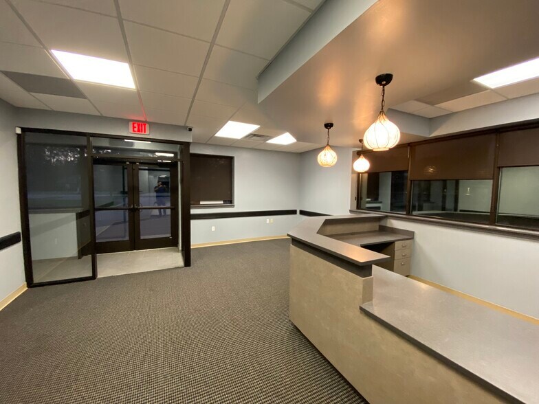 More Photos Of 3 Professional Dr, Alton Office For Lease