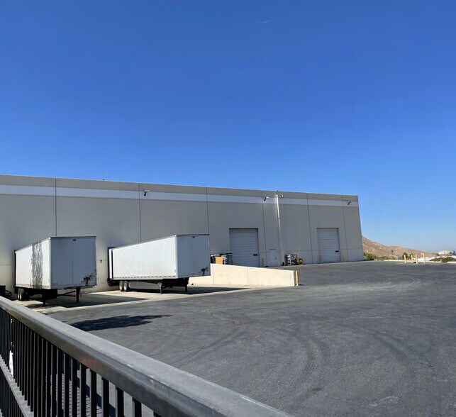 More Photos Of 1075 Mount Vernon Ave, Riverside Manufacturing For Lease