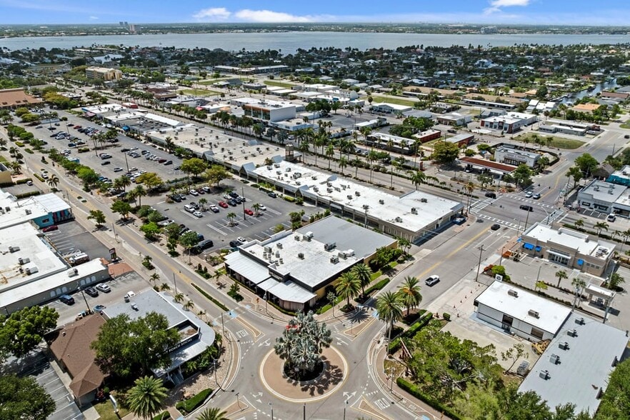 More Photos Of 4725 Vincennes Blvd, Cape Coral Restaurant For Sale