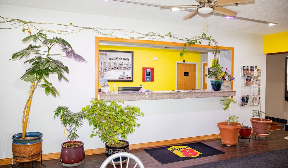 More Photos Of 937 Enterprise Ln, Mount Carmel Hotel For Sale