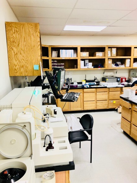 More Photos Of 1229 Creekway Dr, Sugar Land Medical For Lease