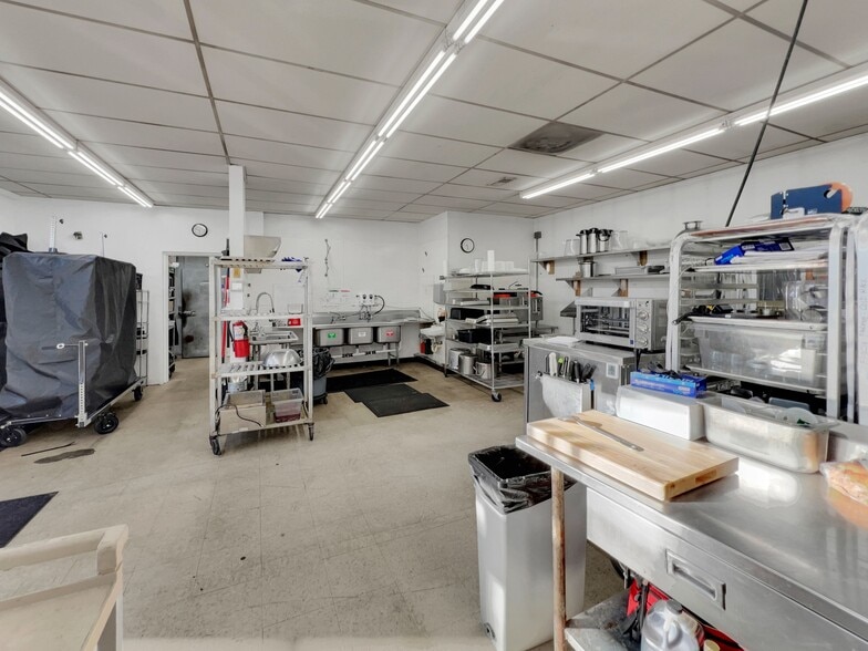 More Photos Of 3415 Glenmore Ave, Cincinnati Freestanding For Sale