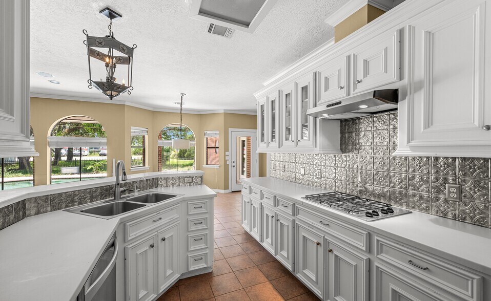 More Photos Of 20240 Cypress Rosehill Rd, Tomball Office Residential For Lease