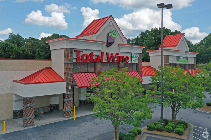 More Photos Of 551-563 S Stratford Rd, Winston-Salem Freestanding For Lease