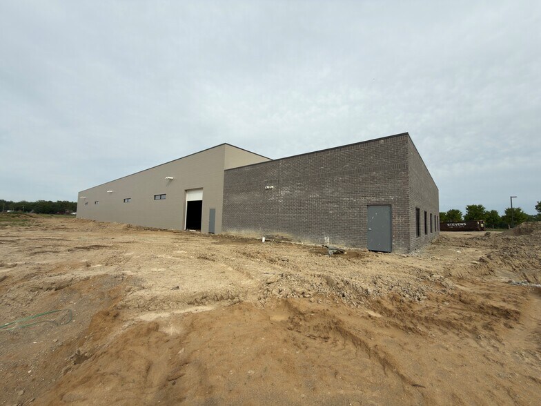 More Photos Of 796 Campus Parkway Dr, Tecumseh Manufacturing For Sale