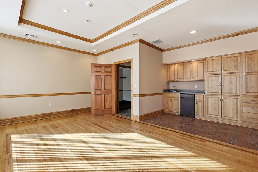 More Photos Of 381 N 9th Ave, Scranton Medical For Sale