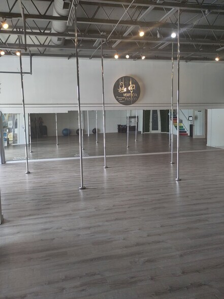 More Photos Of 6655 Arapahoe Rd, Boulder Warehouse For Lease