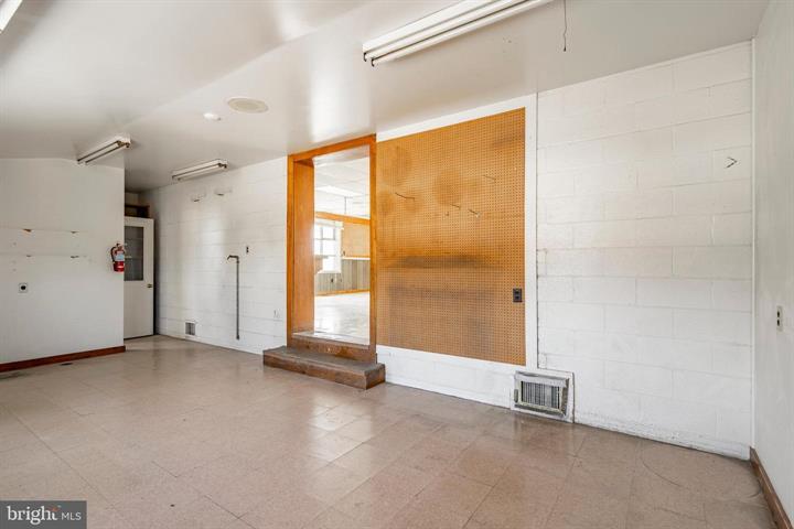 More Photos Of 915 N Hanover St, Elizabethtown Medical For Sale