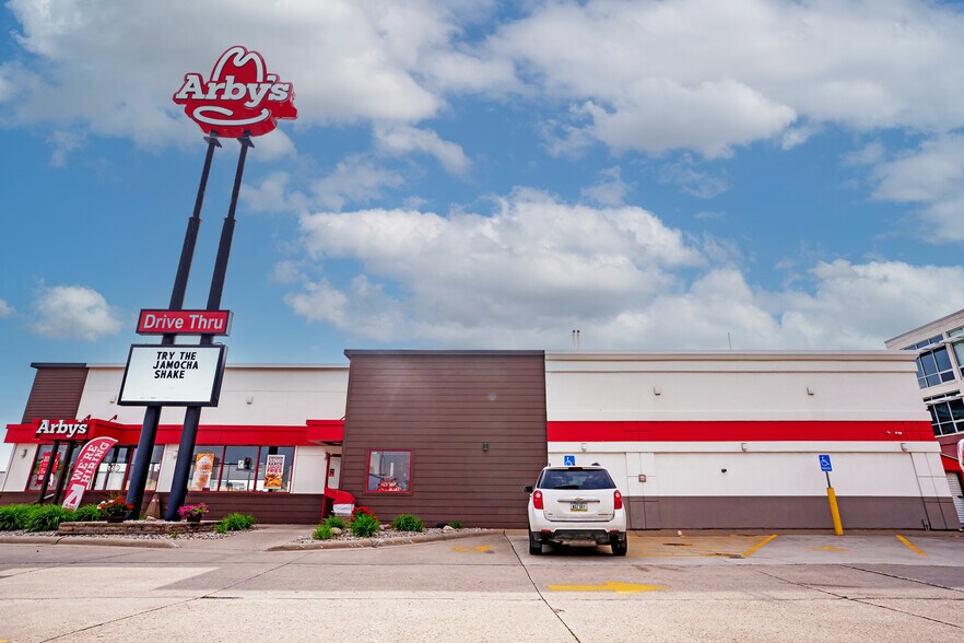 More Photos Of 919 Gordon Dr, Sioux City Fast Food For Sale