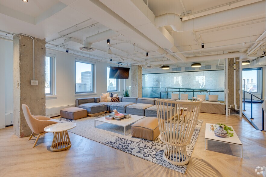 More Photos Of 121 W Wacker Dr, Chicago Office For Lease