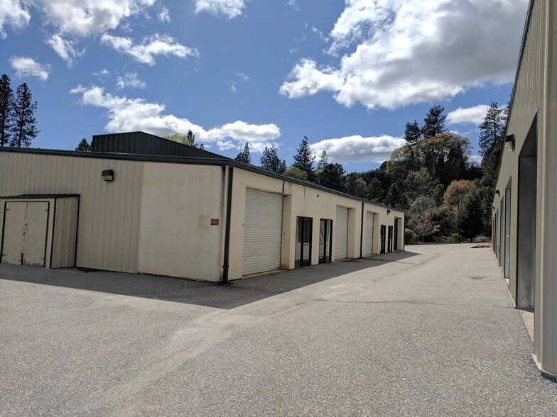 More Photos Of 158 Whitcomb Ave, Colfax Warehouse For Lease