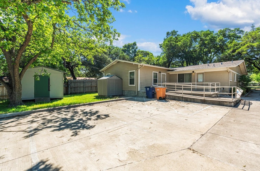 More Photos Of 4611 Menchaca Rd, Austin Medical For Sale