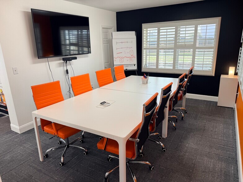 More Photos Of 310 Doris Dr, Lakeland Office For Lease