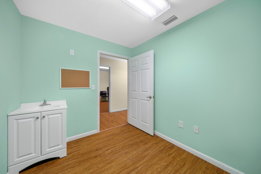 More Photos Of 1415 NW 23rd Ave, Chiefland Medical For Sale