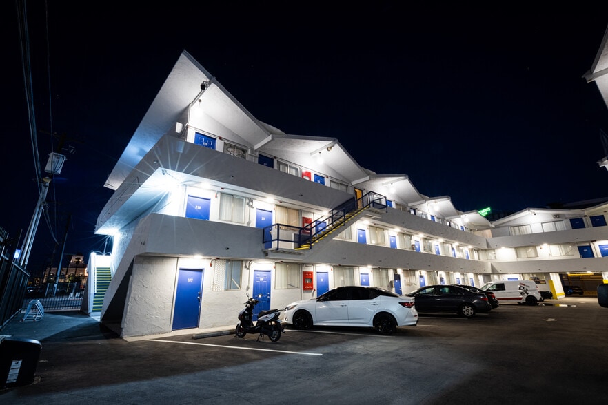 More Photos Of 200 S 8th St, Las Vegas Apartments For Sale